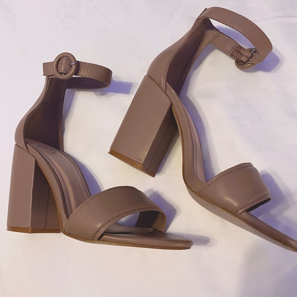Qupid One Planet Tan Heels Size 6 - Picture 3 of 6
